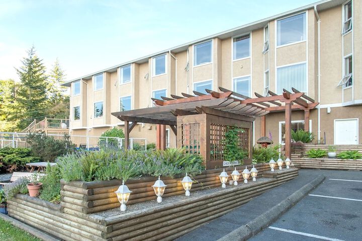 Hotel Exterior 47 of 70