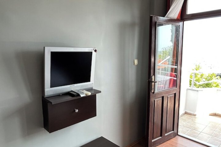 Room 13 of 17