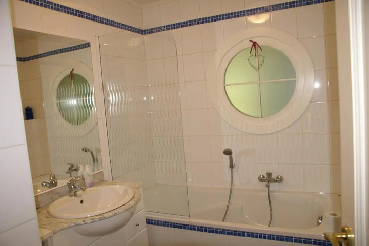 Room 4 of 4