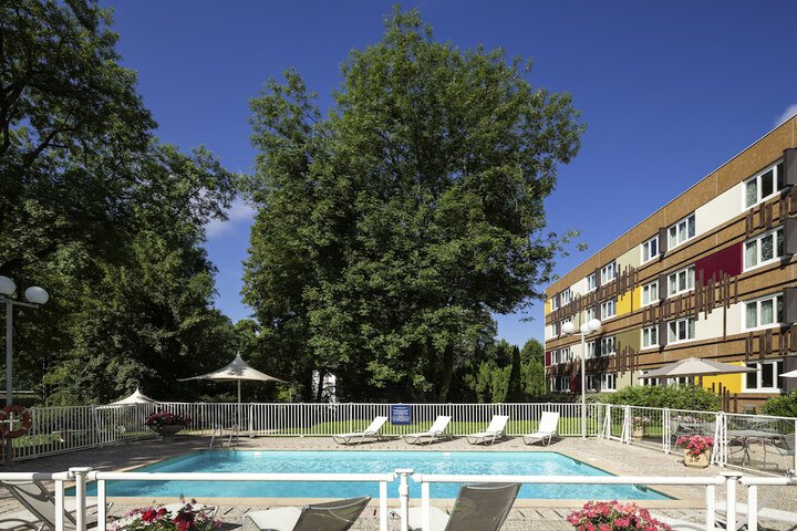 Pool Hotel