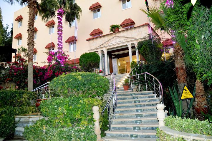 Hotel Exterior 103 of 110