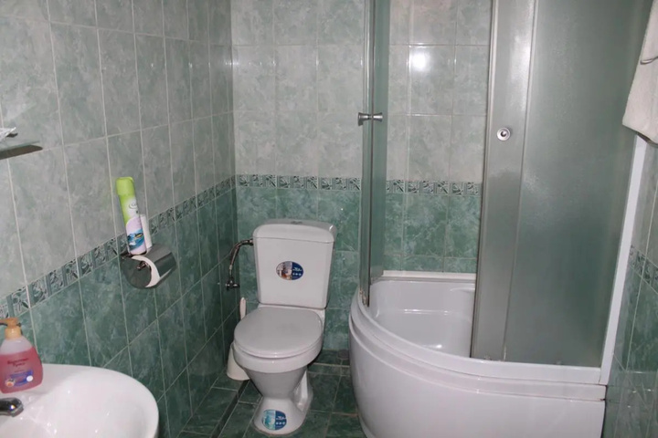Room 6 of 13