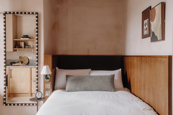 Room 32 of 73