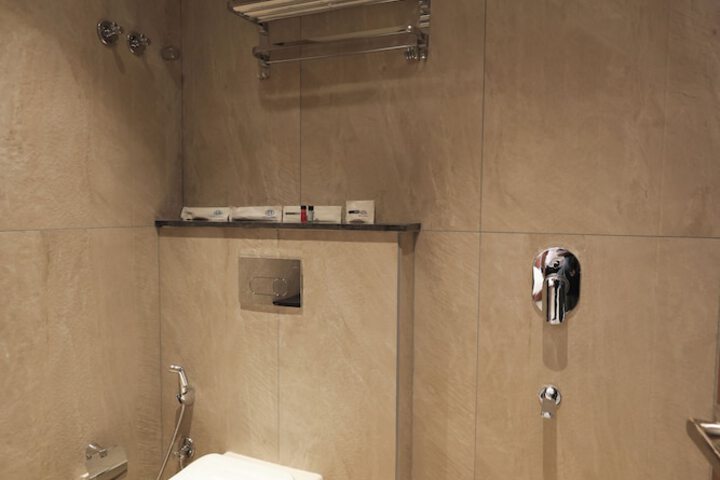 Room 10 of 18