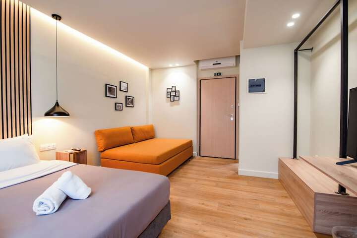 Room 40 of 151