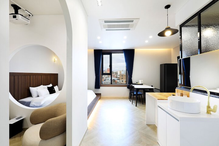 Room 35 of 61