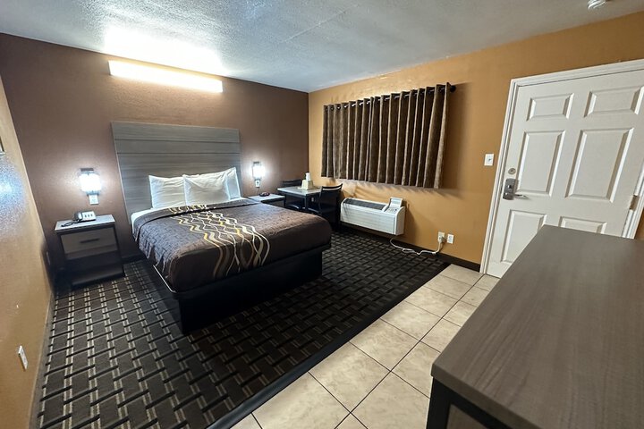 Basic Queen Bed (29 of 35)