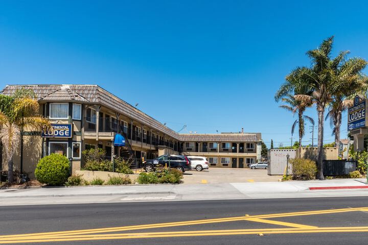 Exterior of Continental Lodge