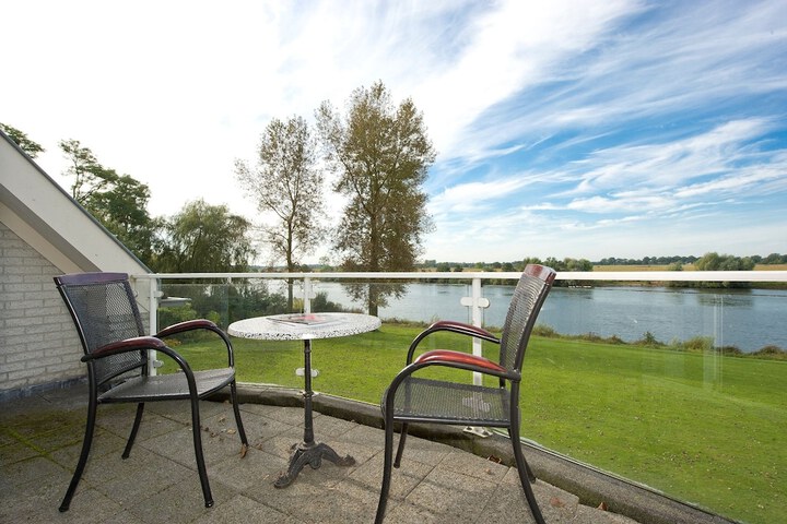 Terrace/Patio 2 of 11