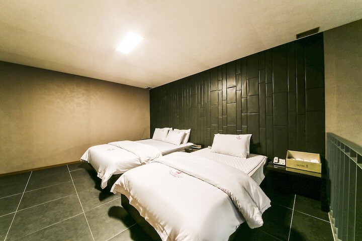 Room 21 of 95