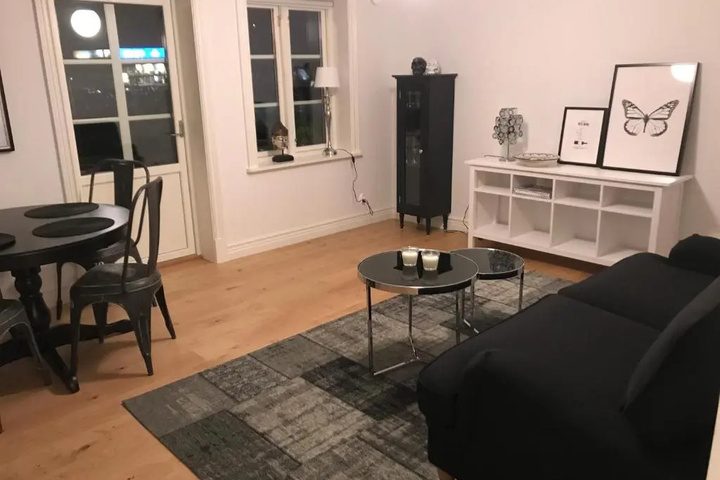 Room 2 of 3