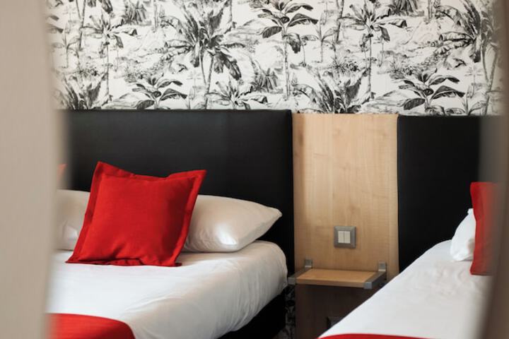 Room 14 of 30