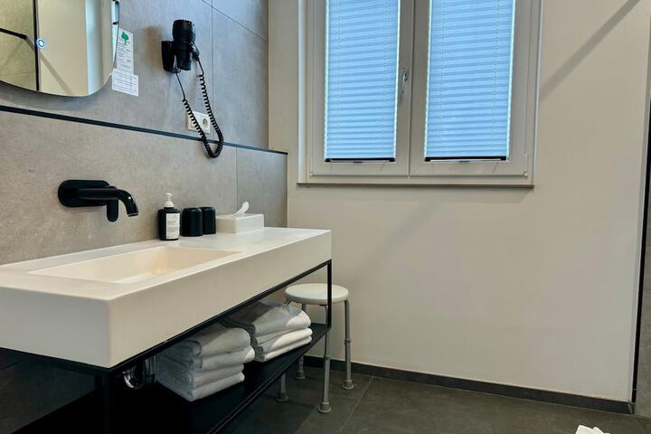 Room 62 of 77