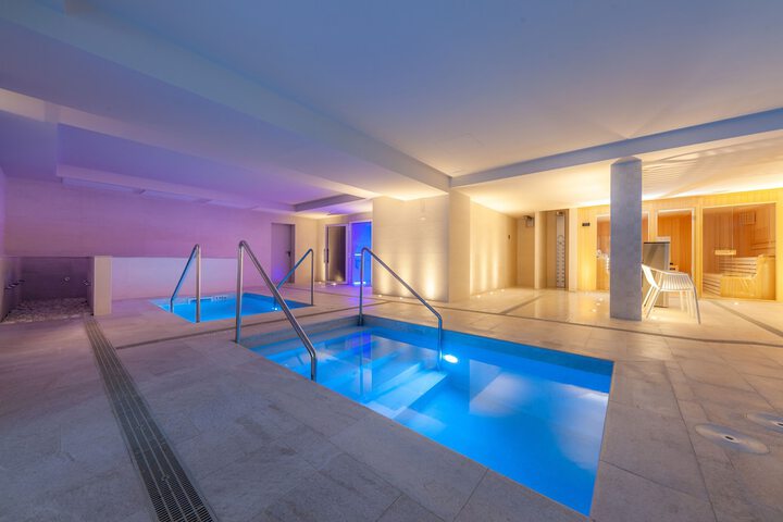 Pool 74 of 187