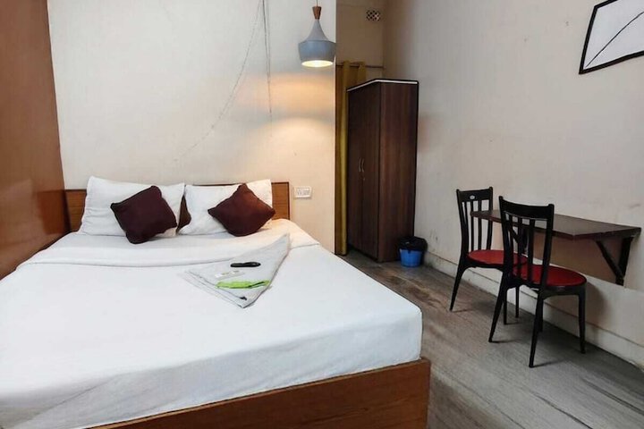 Room 4 of 83