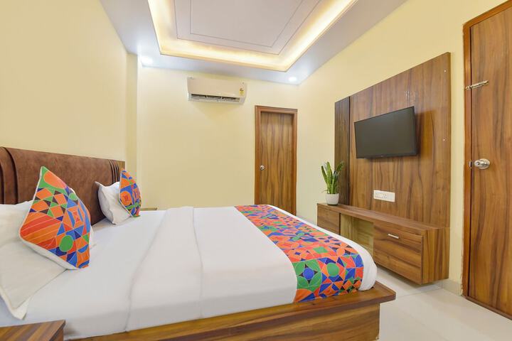 Room 16 of 37