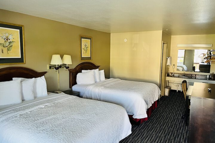 Basic Double Room 2 Queen Beds (1 of 4)