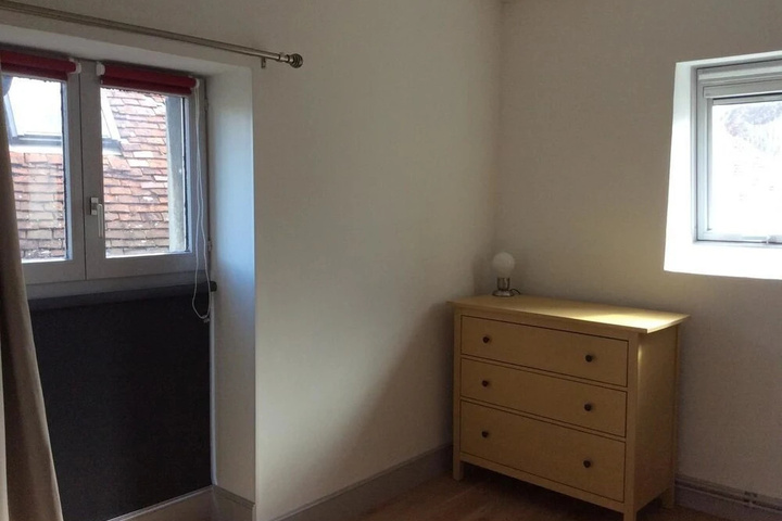Room 6 of 10