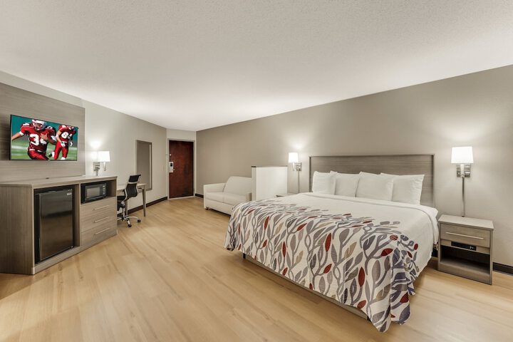 Standard King Bed Accessible (14 of 24)