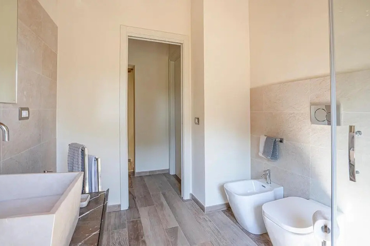 Room 8 of 14
