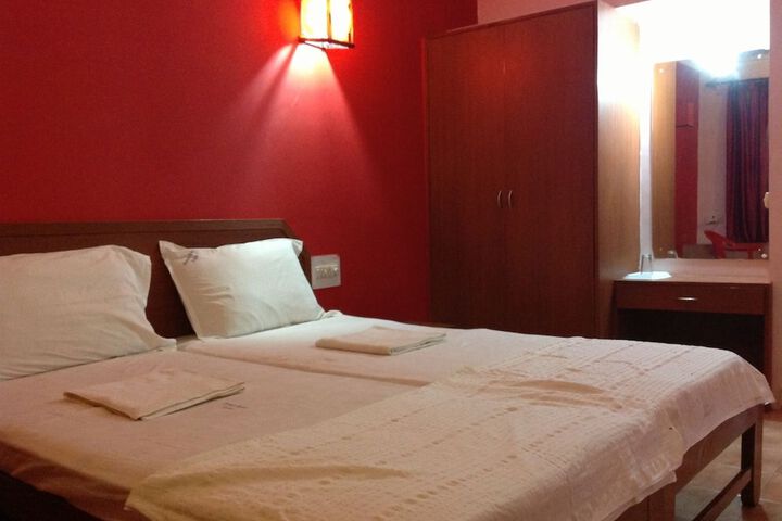 Room 4 of 97
