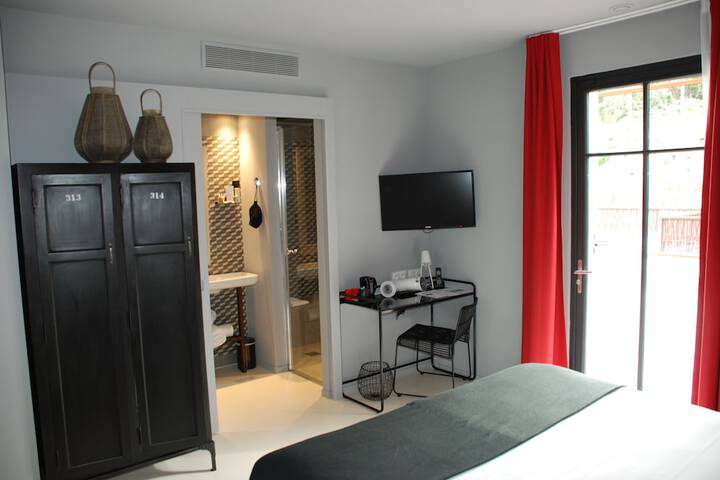 Room 3 of 101
