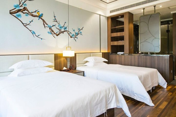 Room 7 of 18