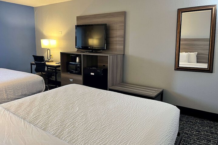 2 Queen Beds (5 of 19)
