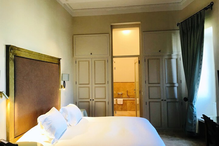 Room 16 of 130