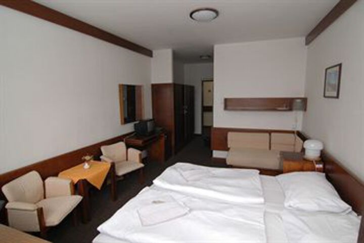 Room 11 of 21