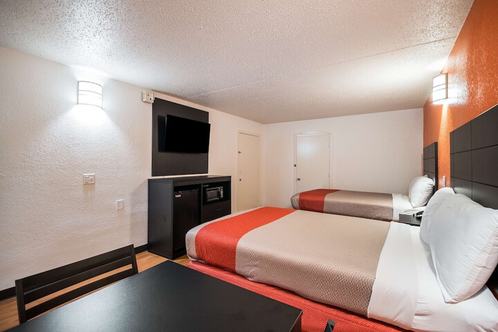Room 21 of 36
