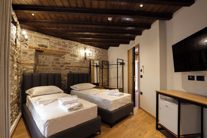 Room 12 of 42