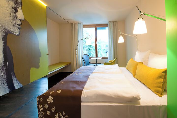 Room 73 of 159