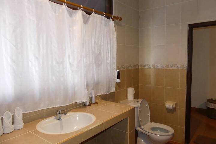 Room 115 of 176