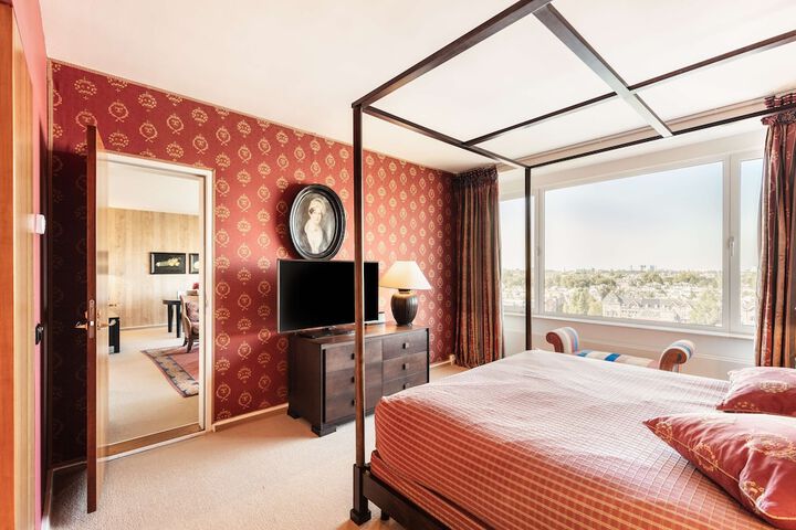 Room 45 of 143