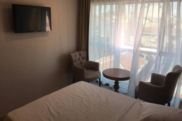 Room 3 of 62