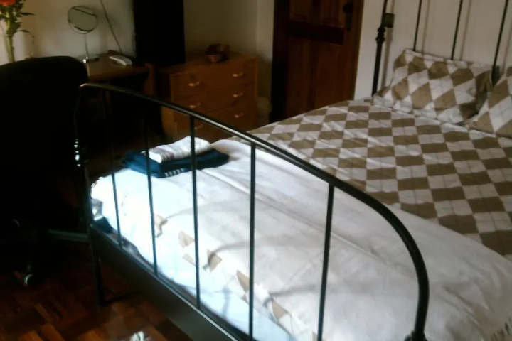 Room 5 of 16