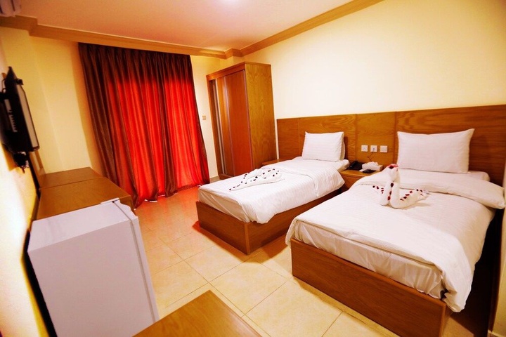 Room 7 of 16