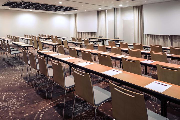 Business Center 93 of 109