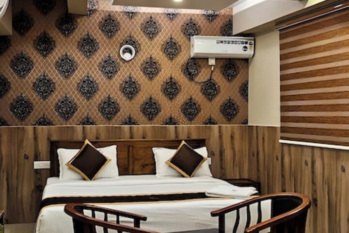 Room 8 of 135