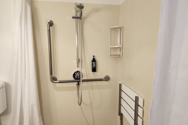 Room 13 of 37