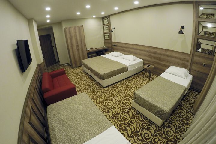Room 9 of 32