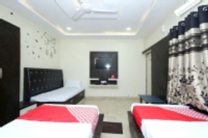 Room 305 of 407