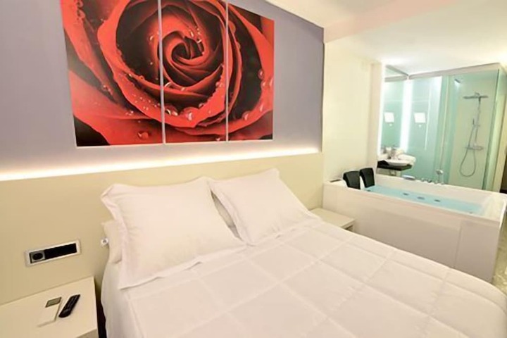 Room 6 of 40