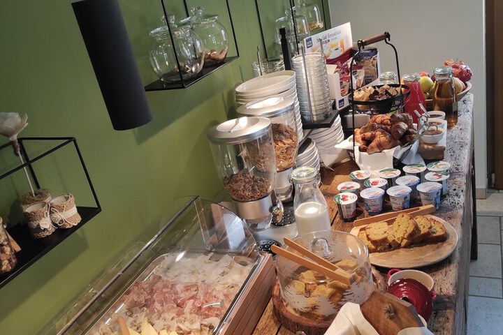 Breakfast/Coffee Service 95 of 152
