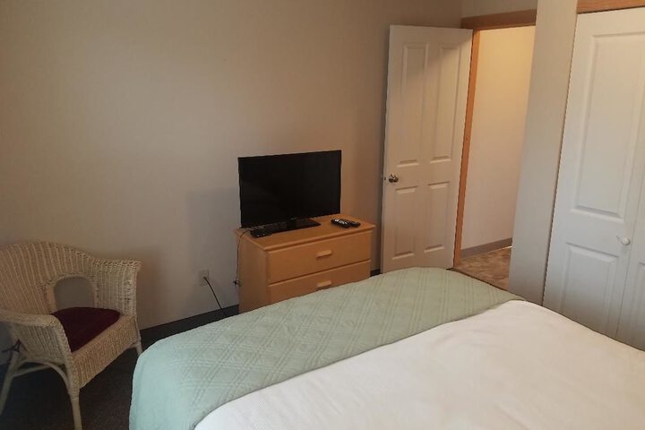 Room 3 of 37