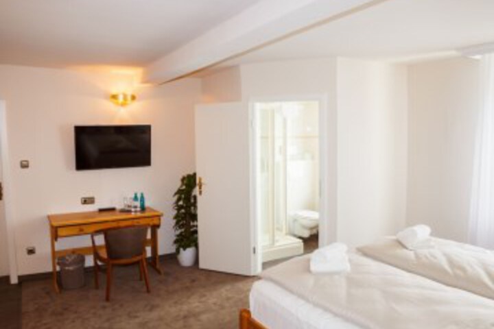 Room 8 of 36