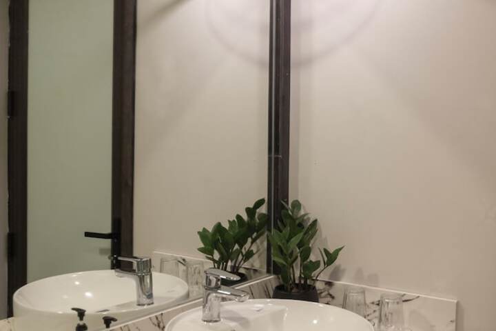 Room 10 of 42