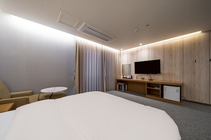 Room 12 of 34