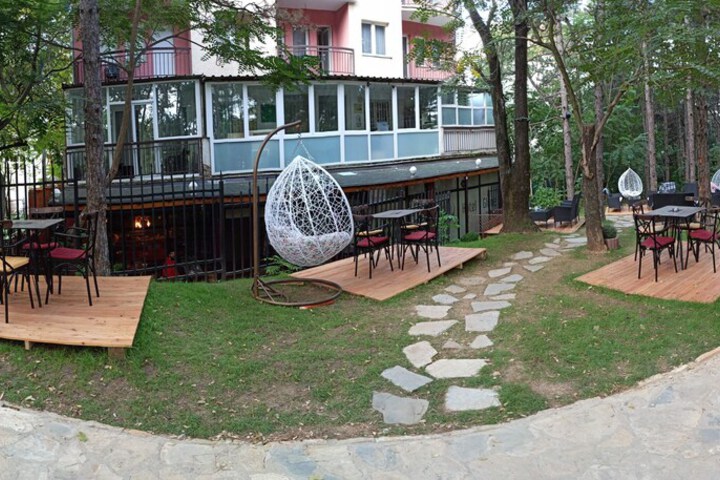 Hotel Exterior 76 of 80